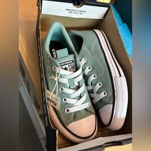 New Converse Kids Low Top Sneakers in Seafoam Green with White Toe Size 1 Youth